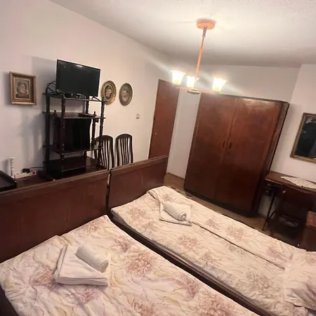 Dumanova House Guest house *