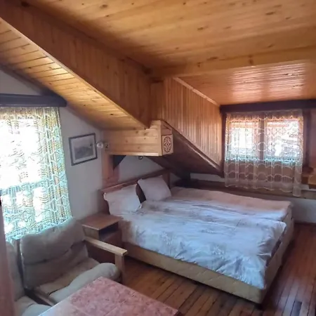 Dumanova House *