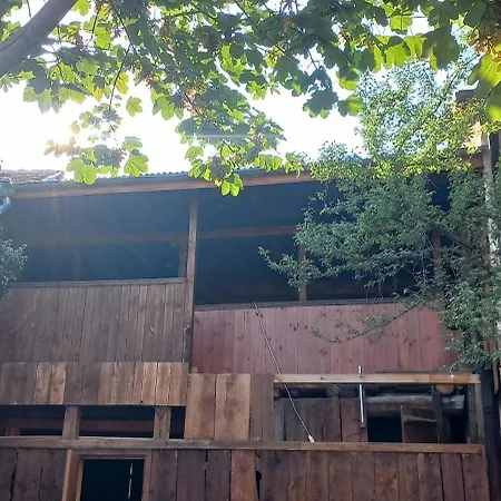 Dumanova House 게스트하우스 *